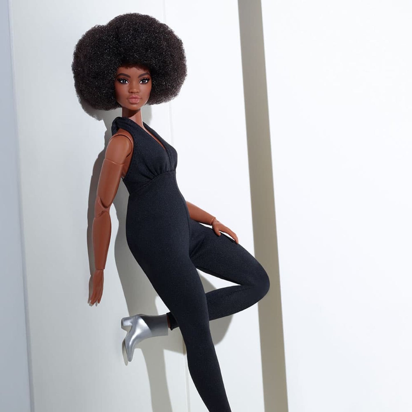 Barbie Looks Doll (Curvy, Brunette) Búp Bê Thời Trang Khớp Nối Linh Hoạt Barbie Signature GTD91 - Hình ảnh bổ sung 4