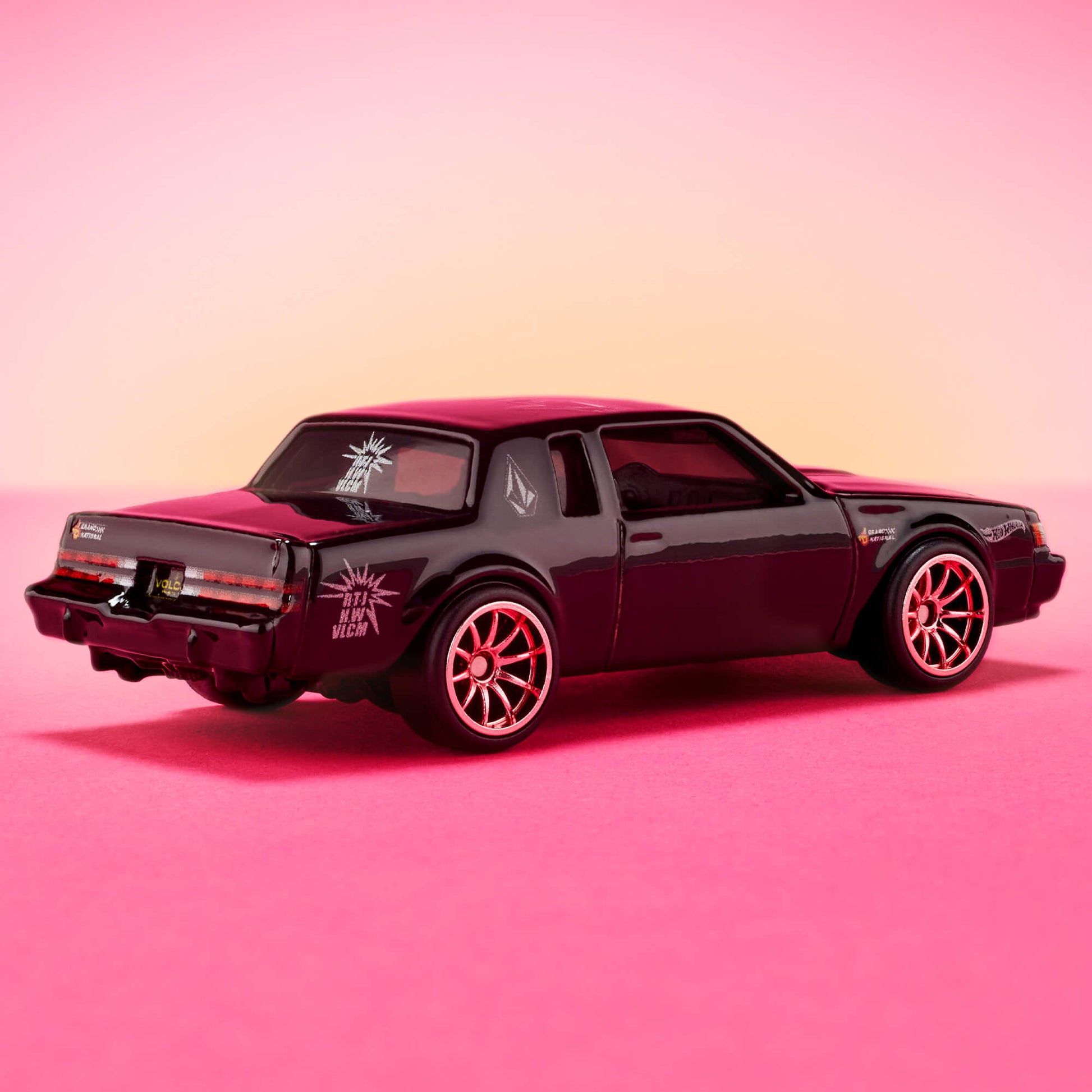 Hot Wheels x Run The Jewels x Volcom '87 Buick Regal GNX - Mô hình xe Die-cast 1:64 - Hot Wheels - Hình ảnh chi tiết 2