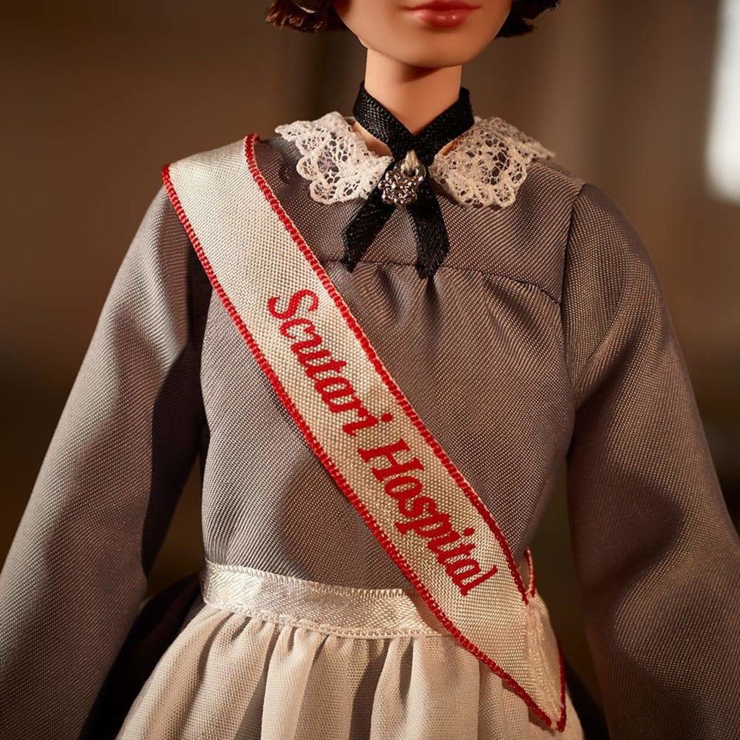 Florence Nightingale Barbie Inspiring Women Doll - Búp Bê Sưu Tầm Chính Hãng Mattel Signature - Hình ảnh bổ sung 7