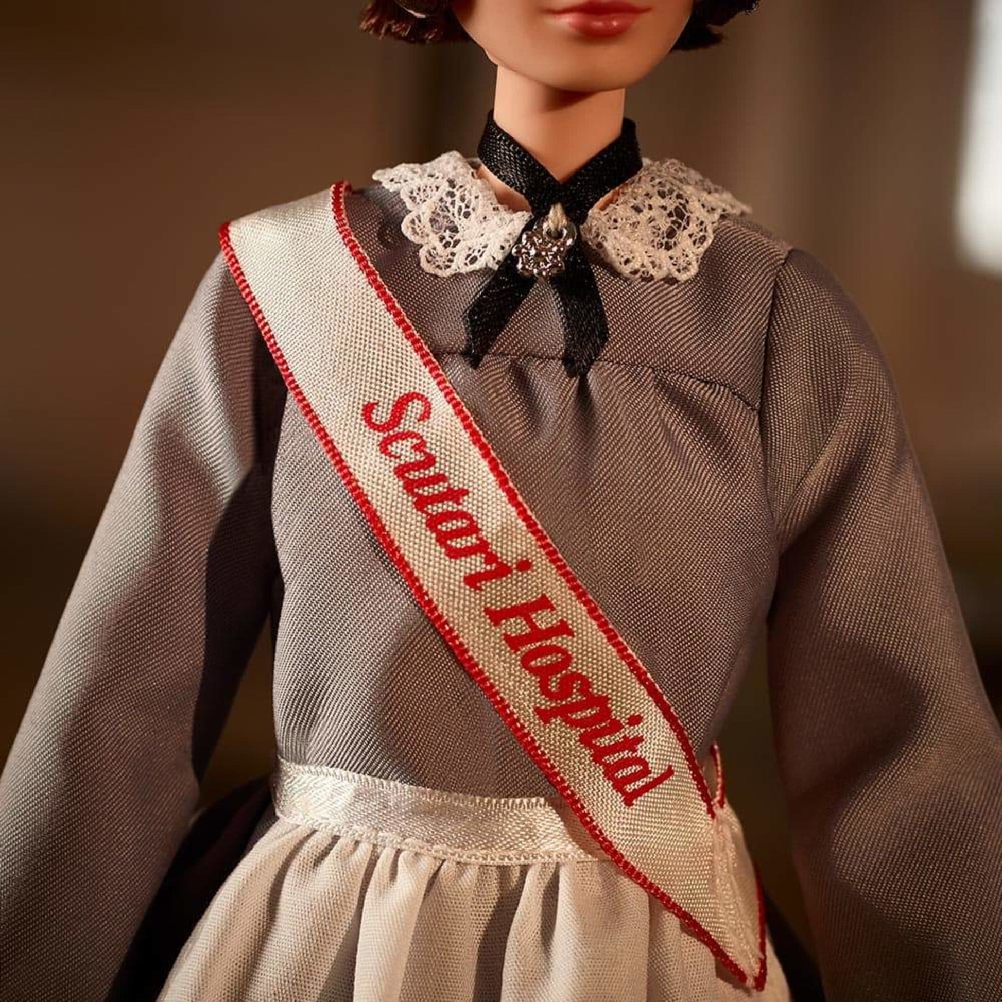 Florence Nightingale Barbie Inspiring Women Doll - Búp Bê Sưu Tầm Chính Hãng Mattel Signature - Hình ảnh bổ sung 7