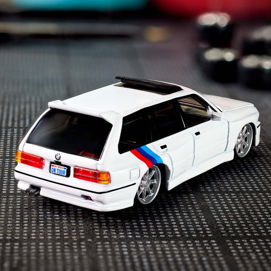 Hot Wheels Elite 64 1990 BMW 318i Touring Mô hình xe diecast cao cấp 1:64