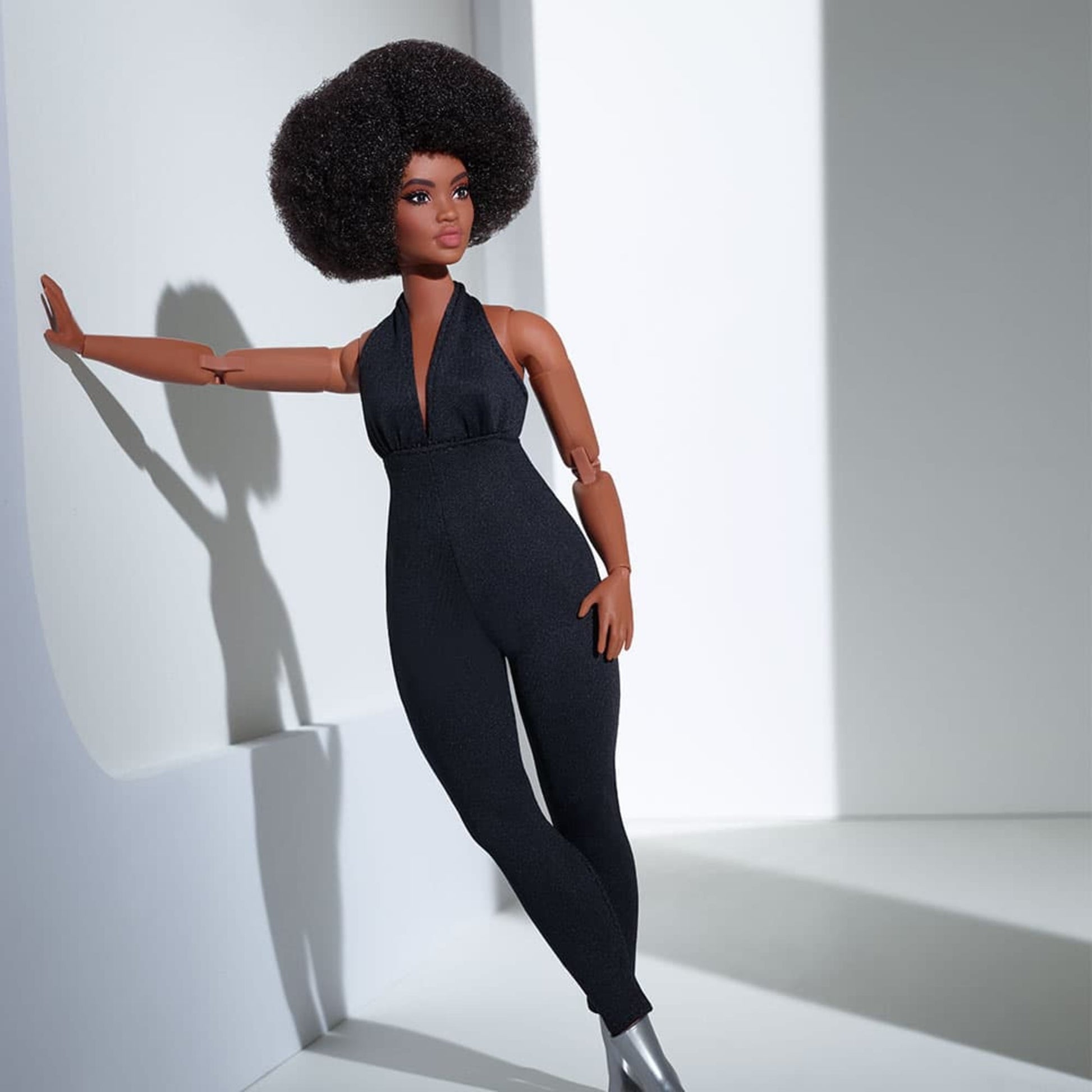 Barbie Looks Doll (Curvy, Brunette) Búp Bê Thời Trang Khớp Nối Linh Hoạt Barbie Signature GTD91 - Hình ảnh bổ sung 5