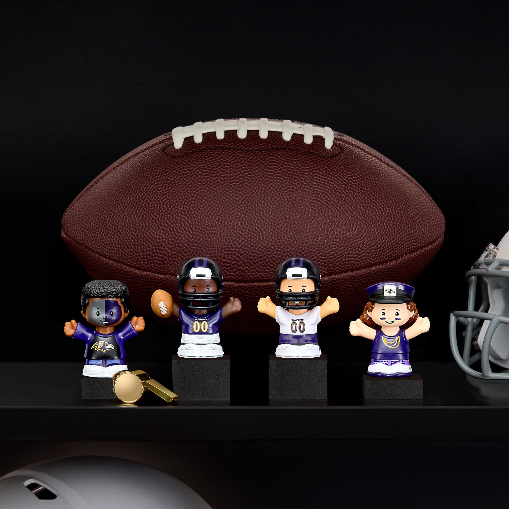 Little People Collector x NFL Baltimore Ravens Set - Bộ Mô Hình Đồ Chơi Sưu Tập NFL Mattel HNJ33 - Hình ảnh chi tiết 2