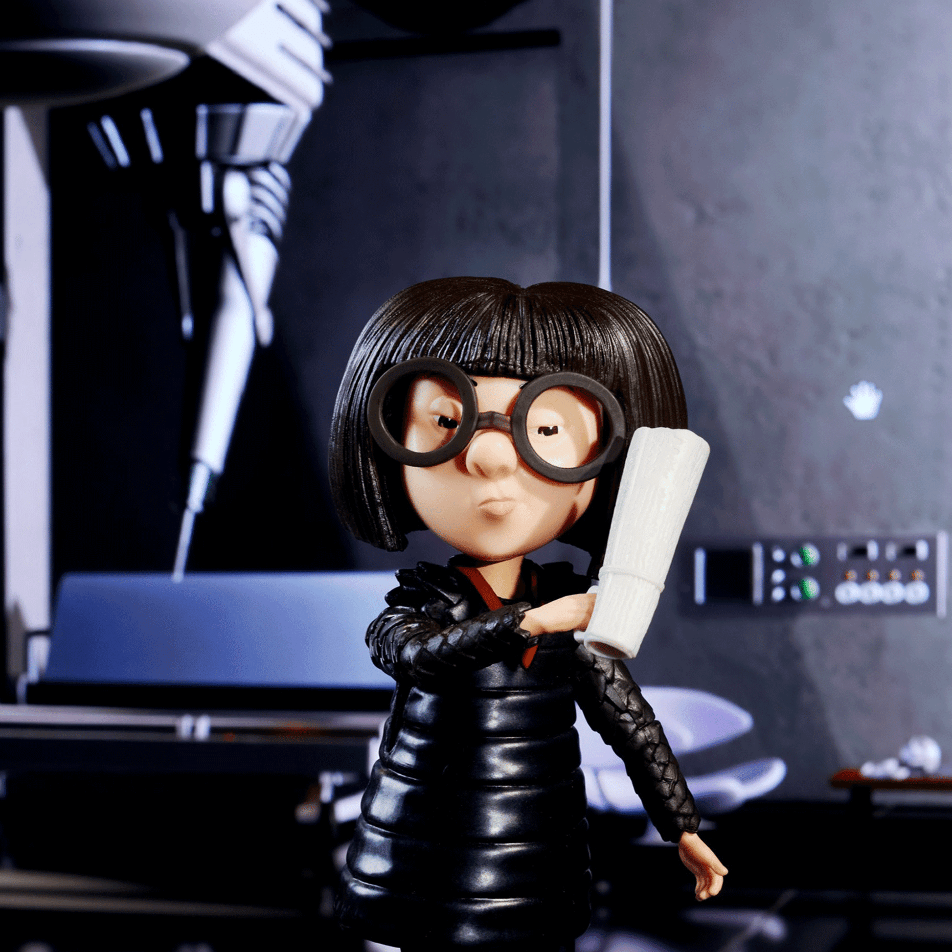 Pixar Spotlight Series Edna Mode Collector Figure The Incredibles - Mô hình sưu tầm cao cấp - Mattel Creations GWG70 - Góc nhìn khác 3