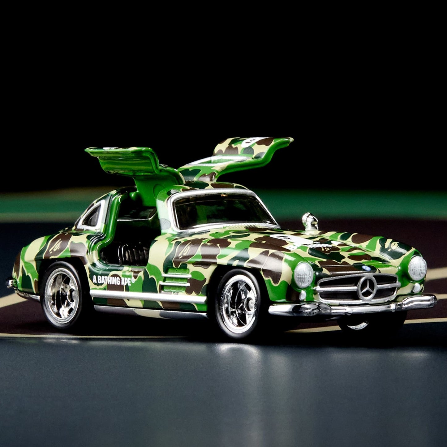 BAPE Hot Wheels 1955 Mercedes-Benz 300 SL - Mô Hình Xe Đồ Chơi Sưu Tầm - Mattel - Hình ảnh chi tiết 2