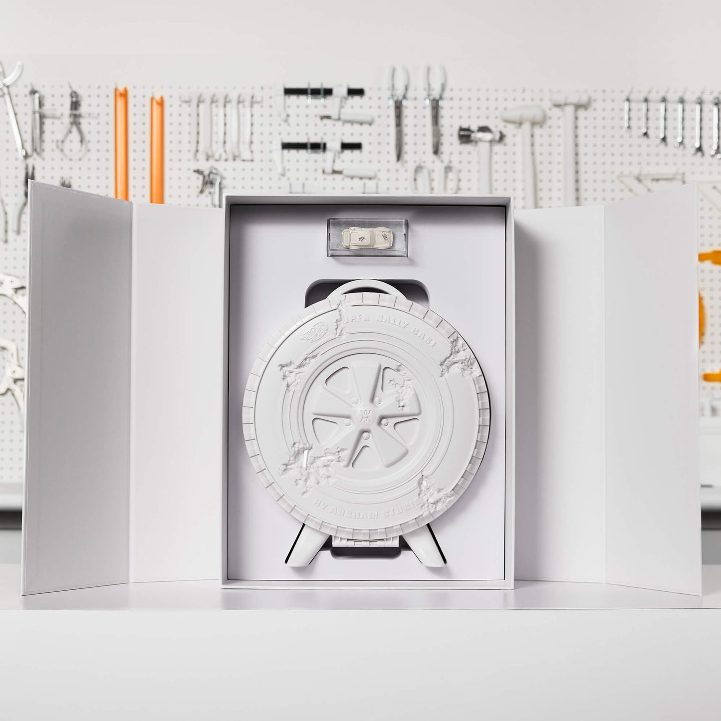 Hot Wheels x Daniel Arsham Eroded Porsche 930 and Rally Case - Xe Mô Hình Porsche Nghệ Thuật Cao Cấp Mattel