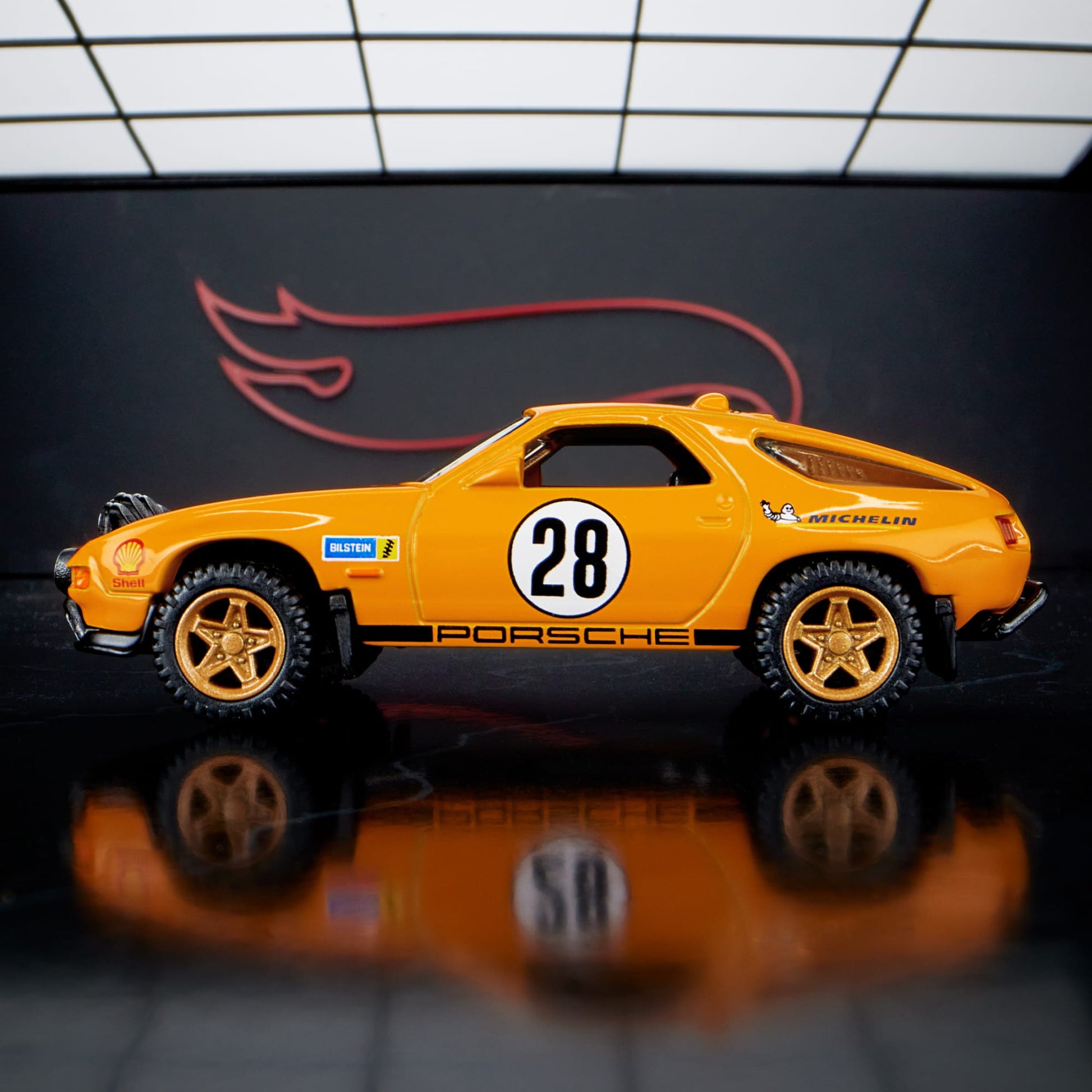 Hot Wheels Elite 64 Porsche 928 Safari - Xe Mô Hình Die-cast Cao Cấp Tỷ Lệ 1:64 - Hot Wheels - Góc nhìn khác 3