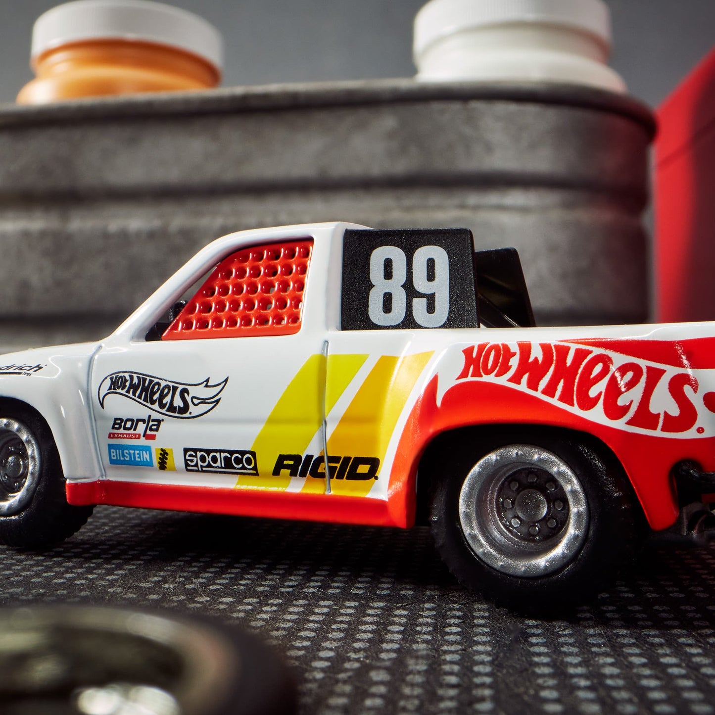 Hot Wheels Elite 64 1989 Toyota HiLux Stadium Truck - Xe Mô Hình Tỷ Lệ 1:64 Cao Cấp - Hot Wheels - Hình ảnh bổ sung 8