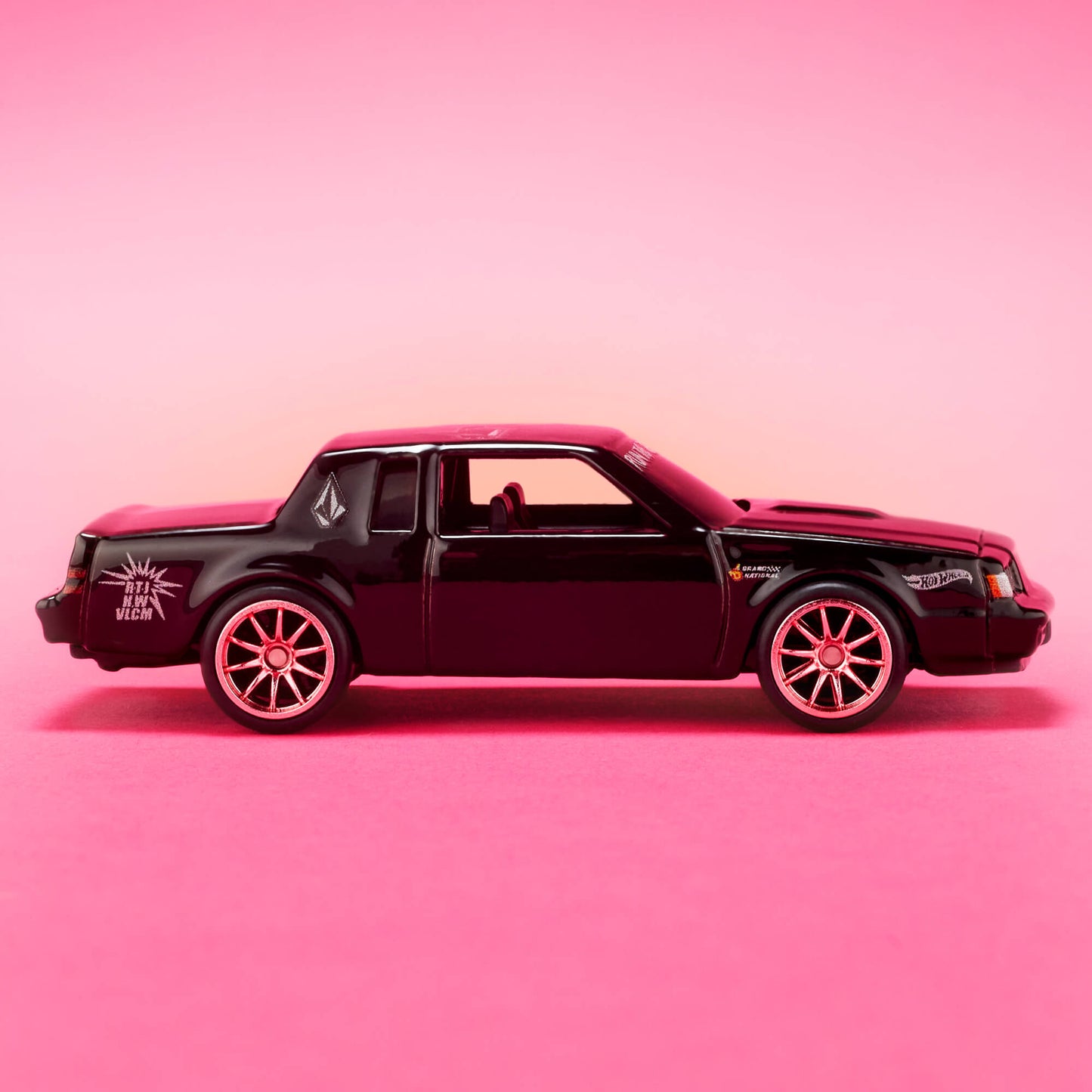 Hot Wheels x Run The Jewels x Volcom '87 Buick Regal GNX - Mô hình xe Die-cast 1:64 - Hot Wheels - Góc nhìn khác 3