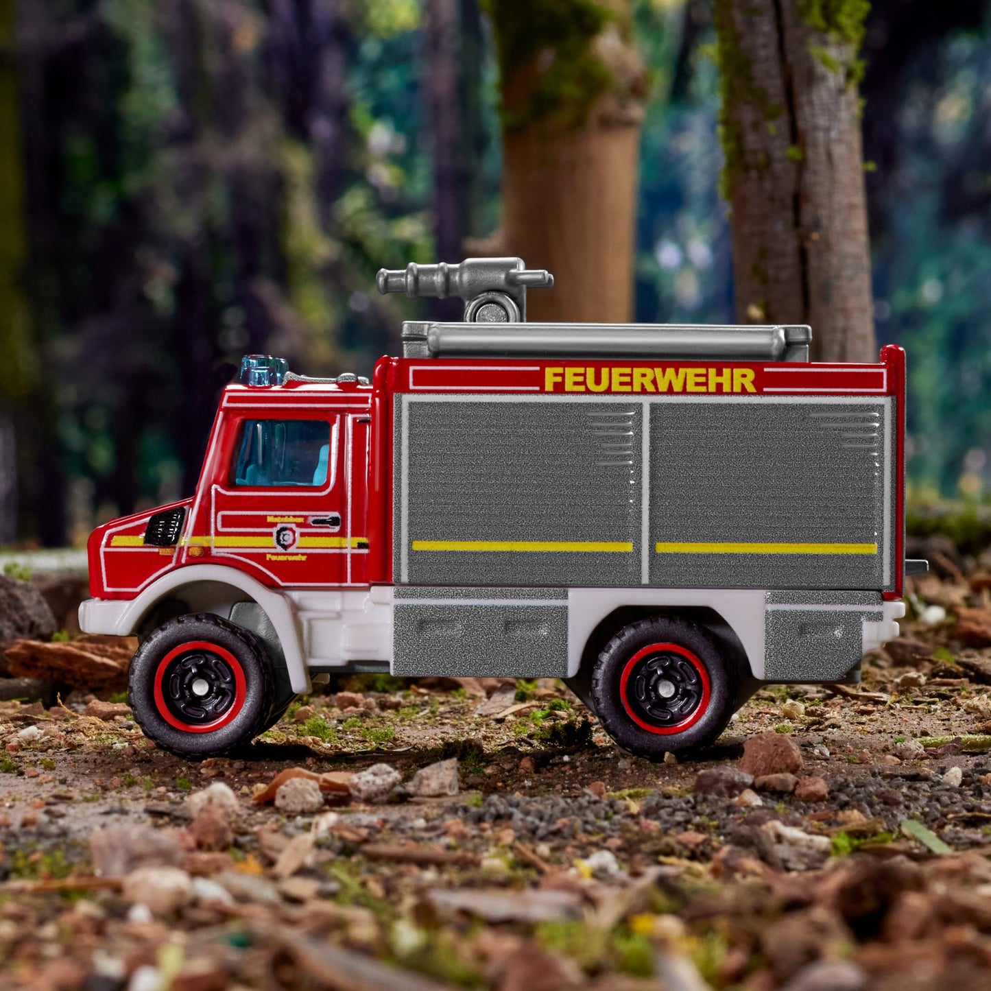 Matchbox Collectors Mercedes-Benz Unimog Fire Truck - Xe Cứu Hỏa Mô Hình Kim Loại Cao Cấp - Hình ảnh bổ sung 7