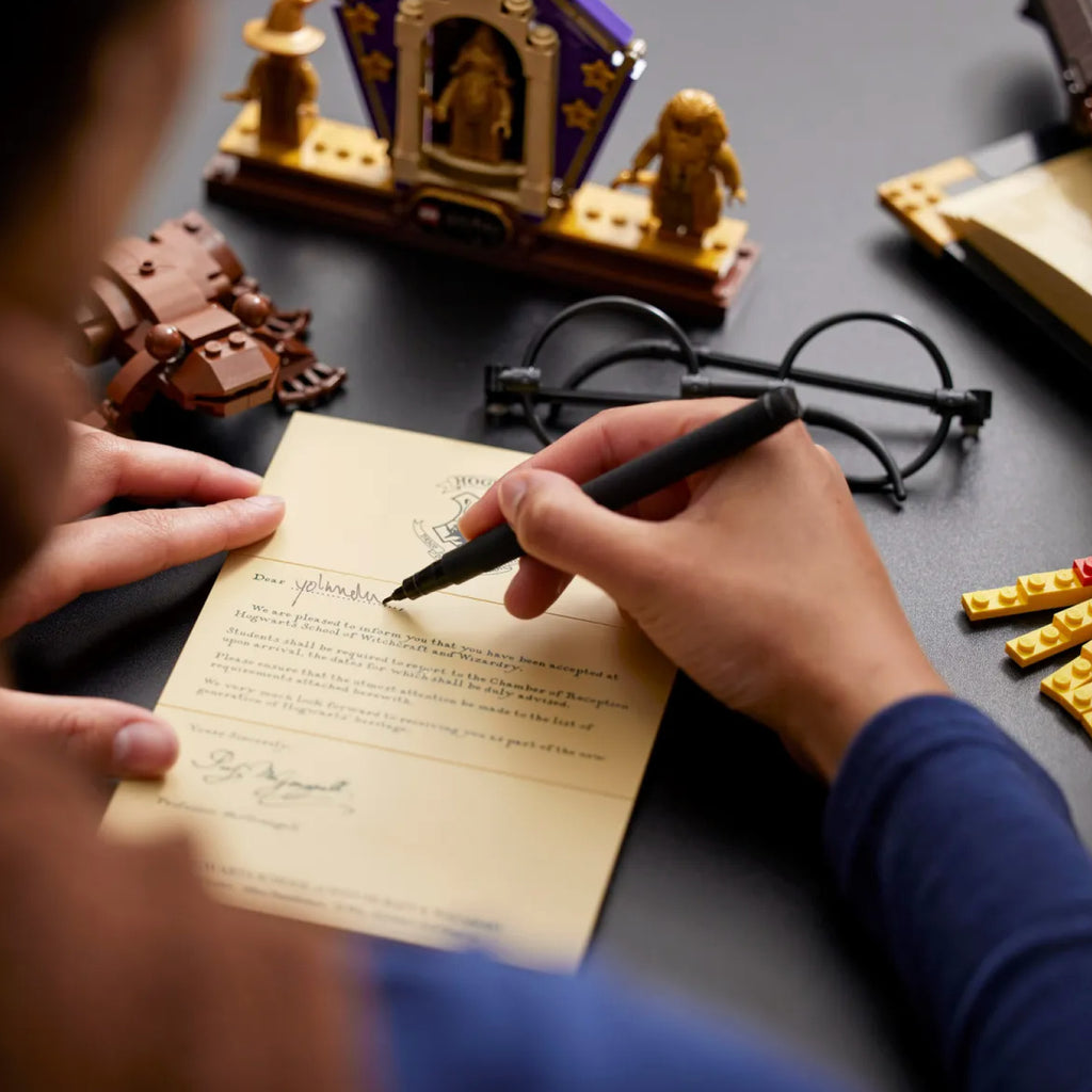 LEGO® Harry Potter™ Hogwarts™ Icons - Collectors Edition Bộ lắp ráp Biểu tượng Hogwarts™ 76391 LEGO - ảnh 1 - LEGO Sets