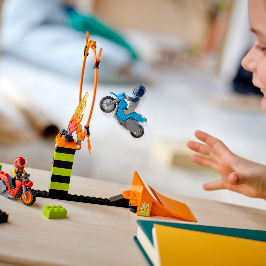 LEGO® City Stunt Competition - Đồ chơi lắp ráp mô tô mạo hiểm LEGO 60299 - Hình ảnh bổ sung 9