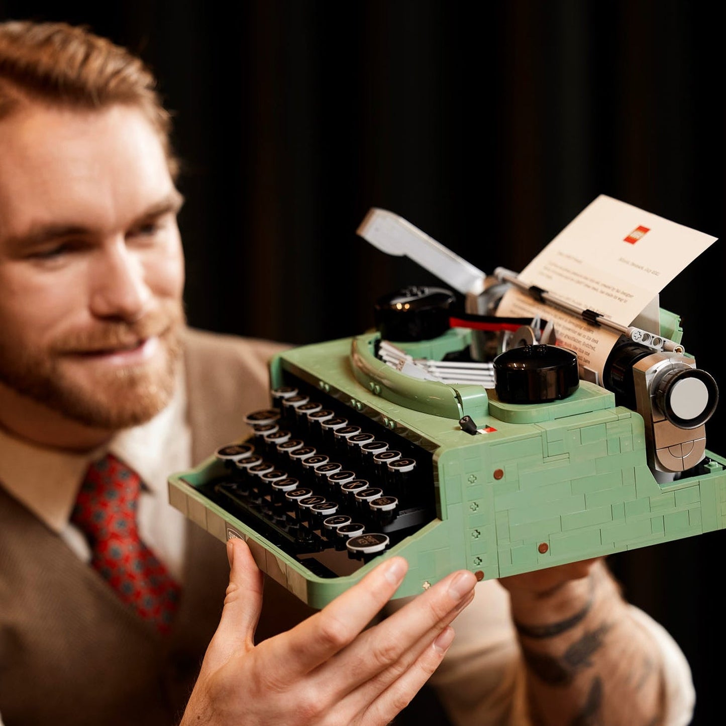 LEGO® Ideas Typewriter - Bộ Lắp Ráp Máy Đánh Chữ Cổ Điển - LEGO 21327 LEGO - ảnh 4 - LEGO Building Kit