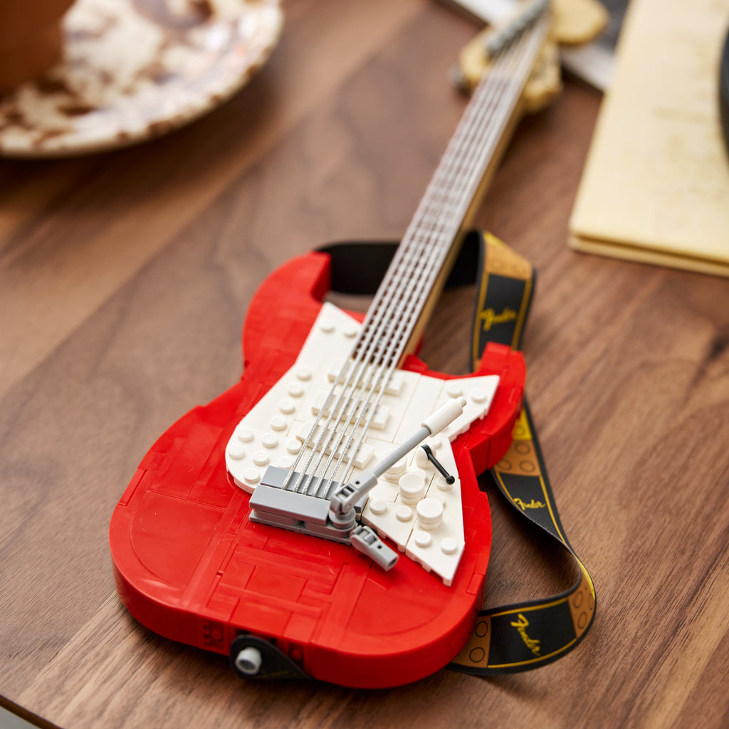 LEGO® Ideas Fender® Stratocaster™ - Bộ Lắp Ráp Mô Hình Guitar Điện LEGO 21329