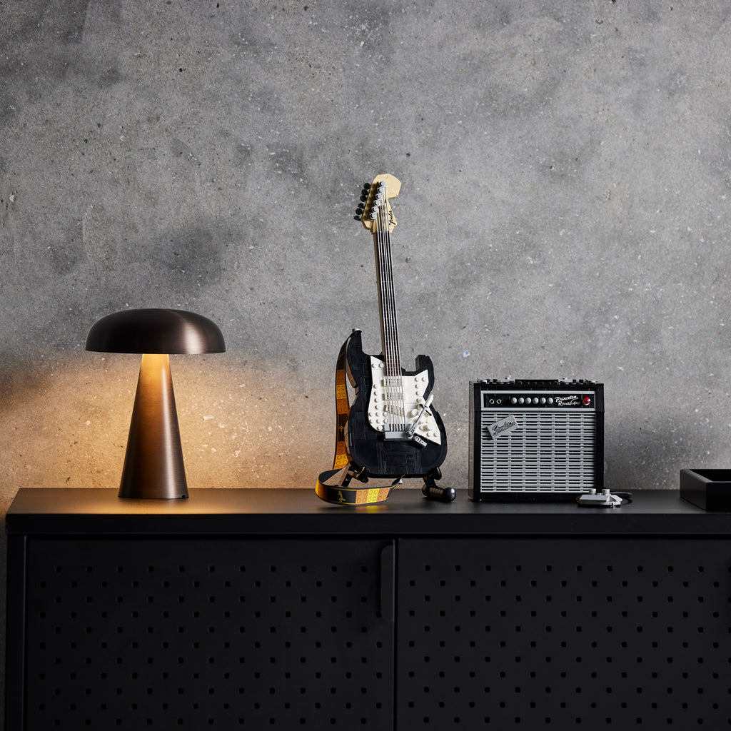 LEGO® Ideas Fender® Stratocaster™ - Bộ Lắp Ráp Mô Hình Guitar Điện LEGO 21329
