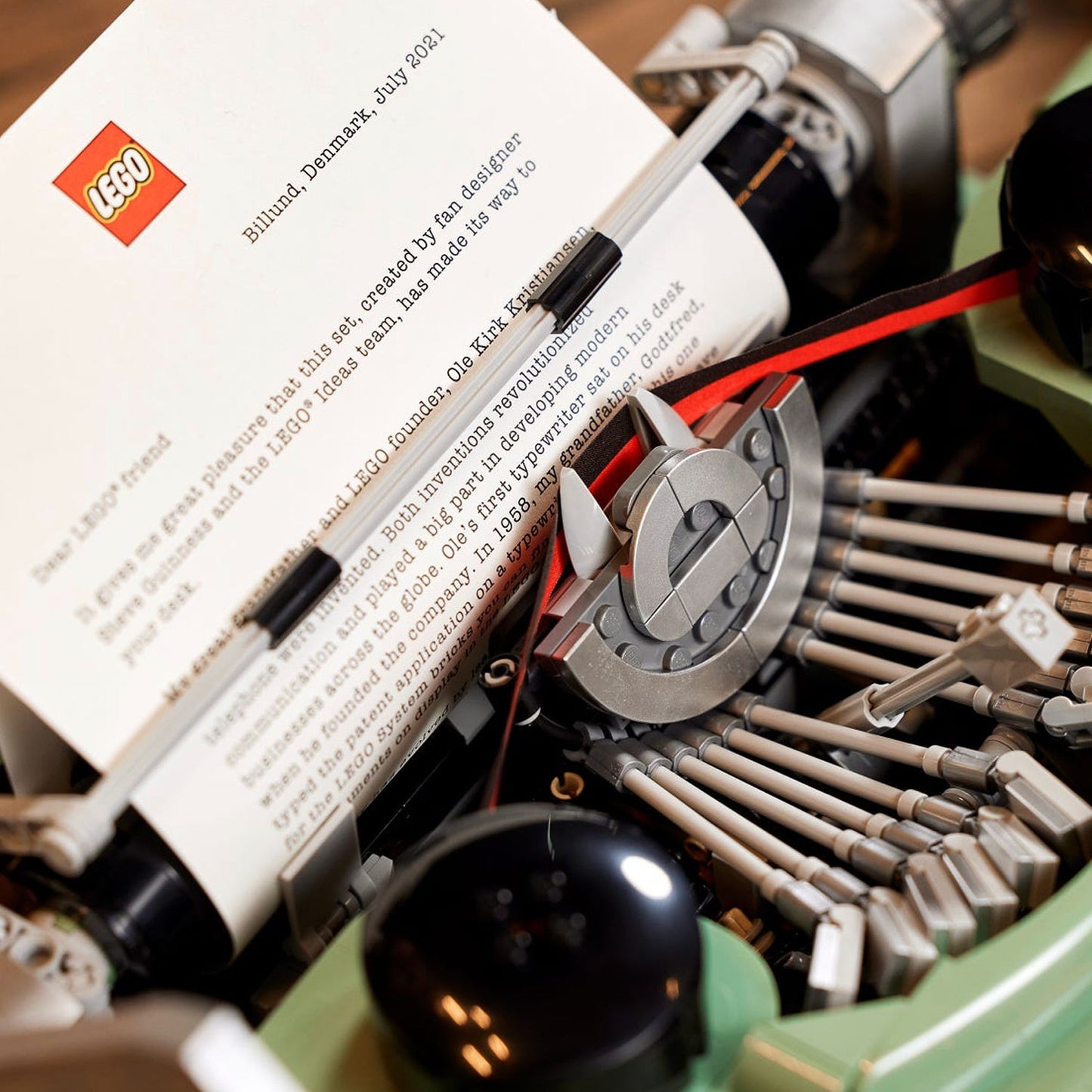 LEGO® Ideas Typewriter - Bộ Lắp Ráp Máy Đánh Chữ Cổ Điển - LEGO 21327
