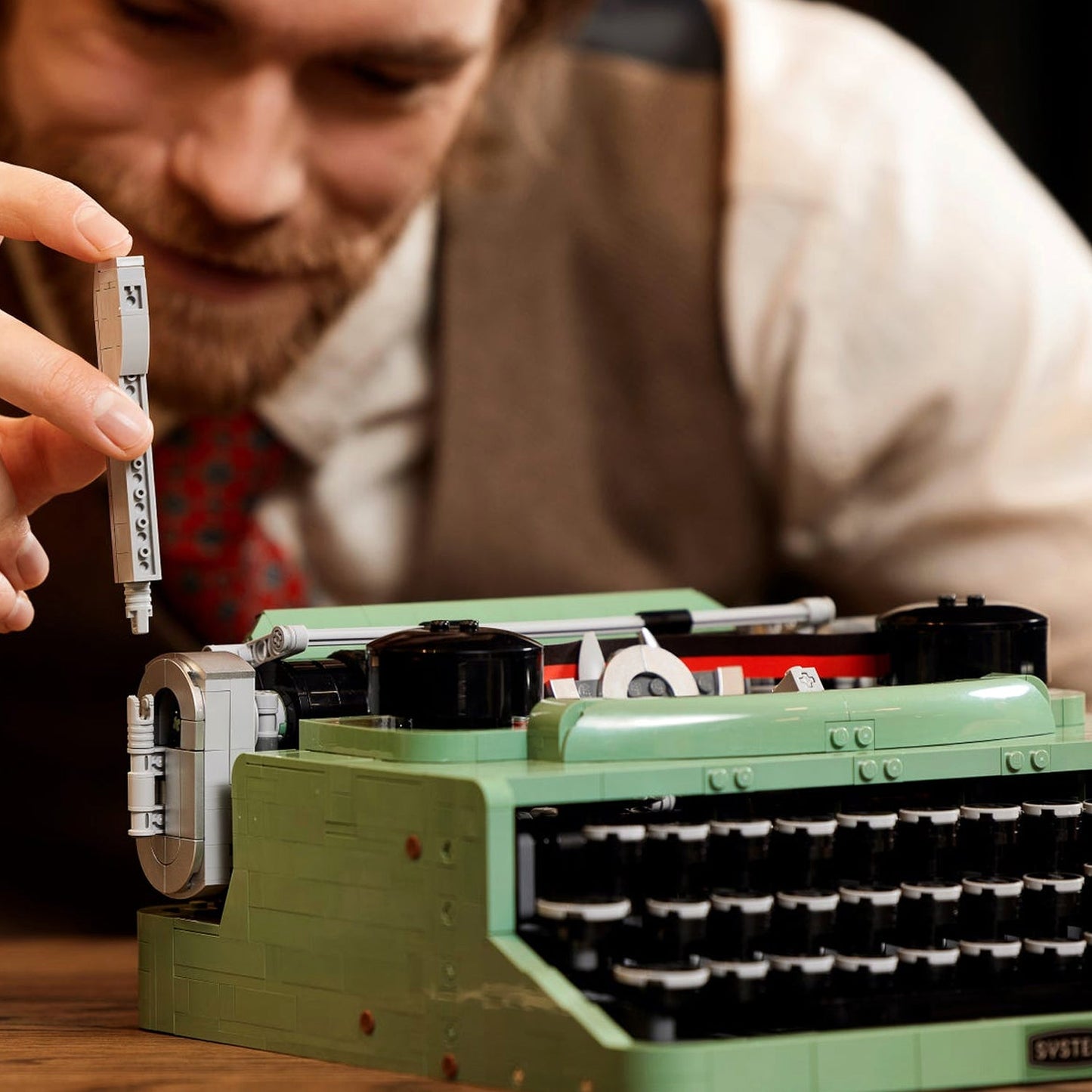 LEGO® Ideas Typewriter - Bộ Lắp Ráp Máy Đánh Chữ Cổ Điển - LEGO 21327