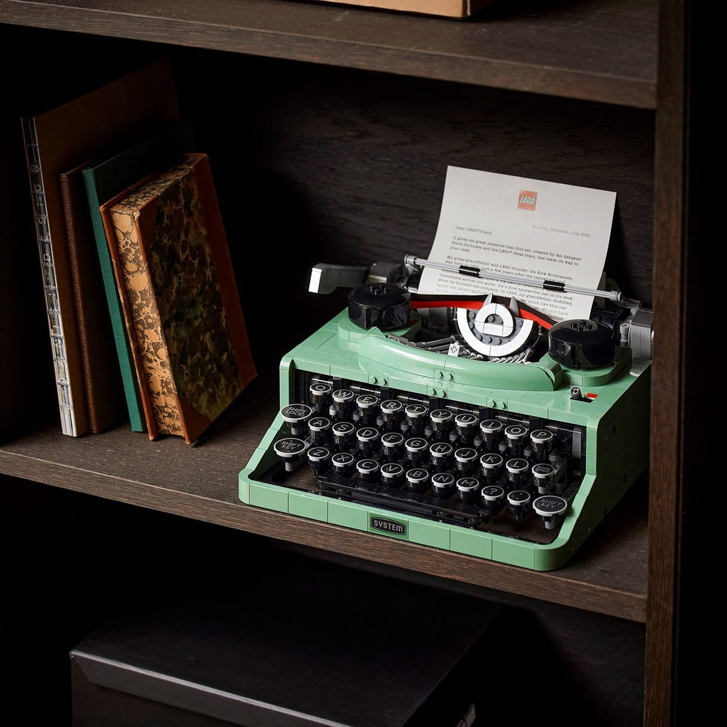 LEGO® Ideas Typewriter - Bộ Lắp Ráp Máy Đánh Chữ Cổ Điển - LEGO 21327