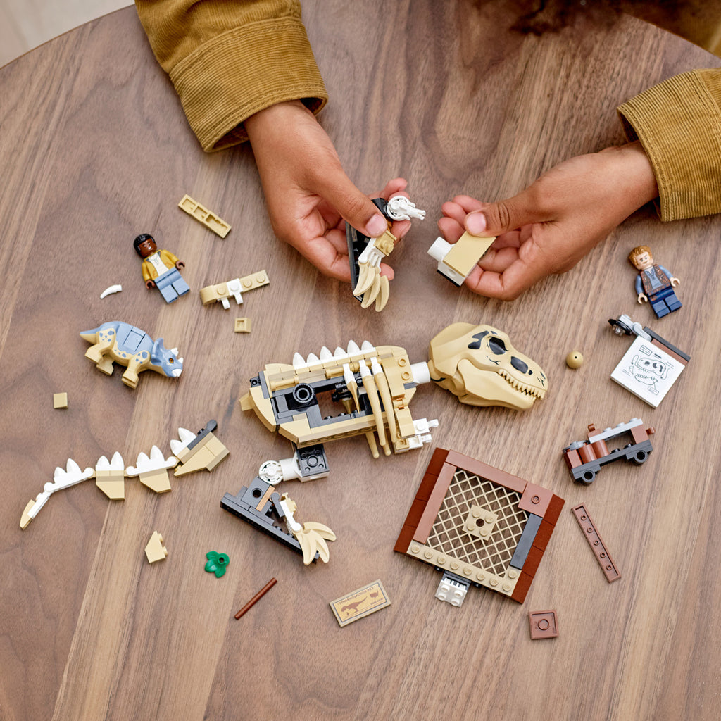 LEGO® Jurassic World T. rex Dinosaur Fossil Exhibition - Triển Lãm Hóa Thạch Khủng Long T. Rex - LEGO 76940 - Góc nhìn khác 3