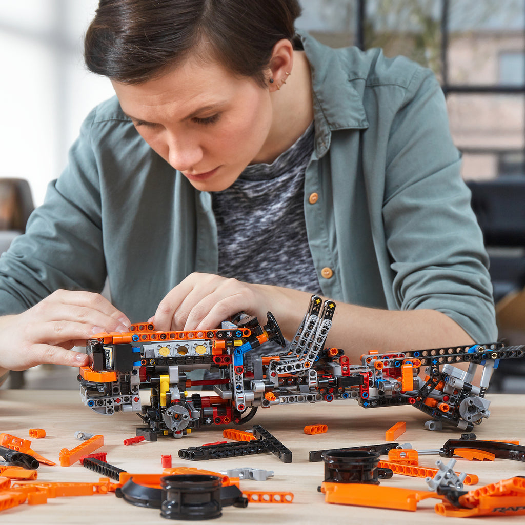 LEGO® Technic™ Ford F-150 Raptor - Mô Hình Xe Bán Tải Ford Raptor (42126) - Góc nhìn khác 3