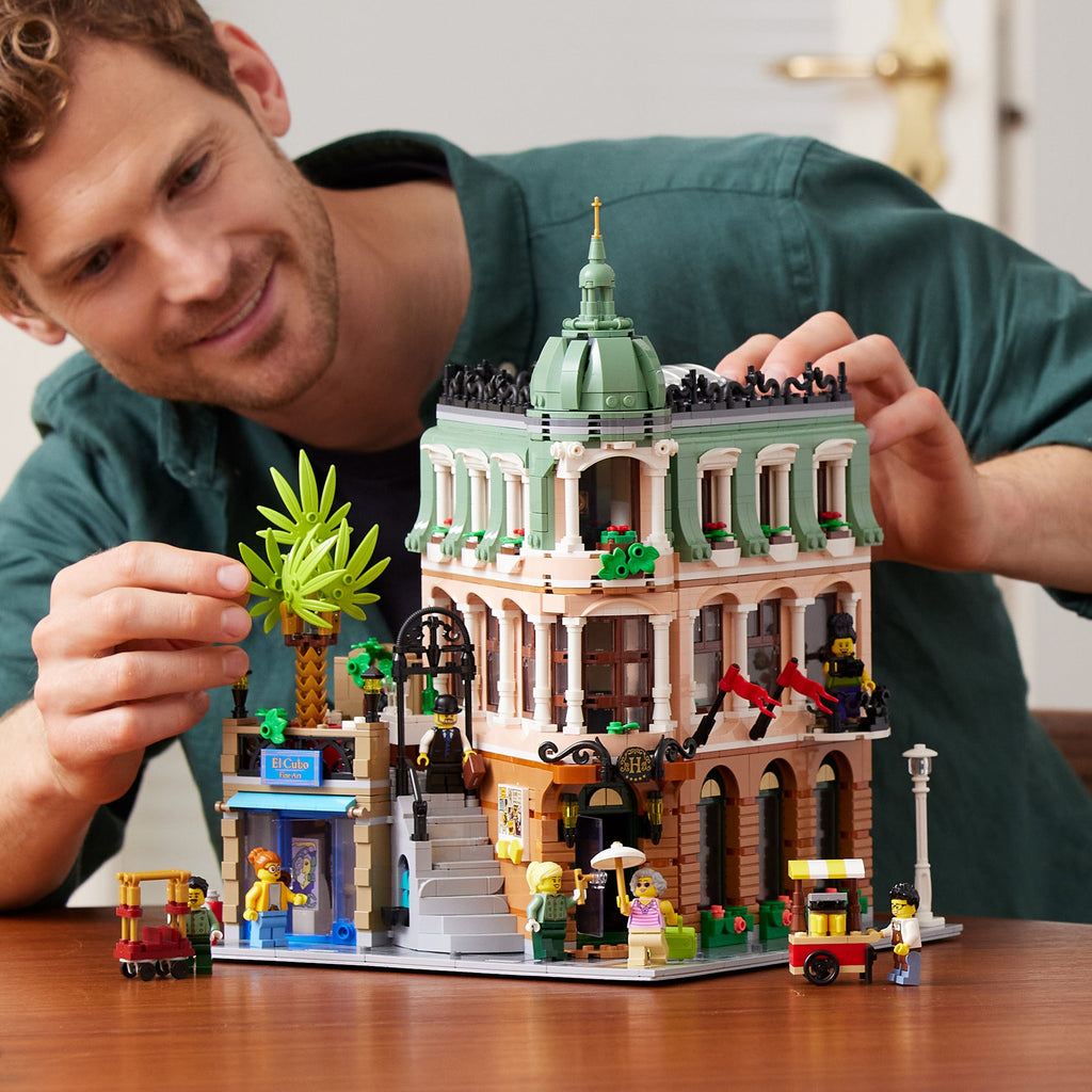 LEGO® Creator Expert Boutique Hotel - Mô hình Khách sạn Cổ điển - LEGO 10297 - Góc nhìn khác 3