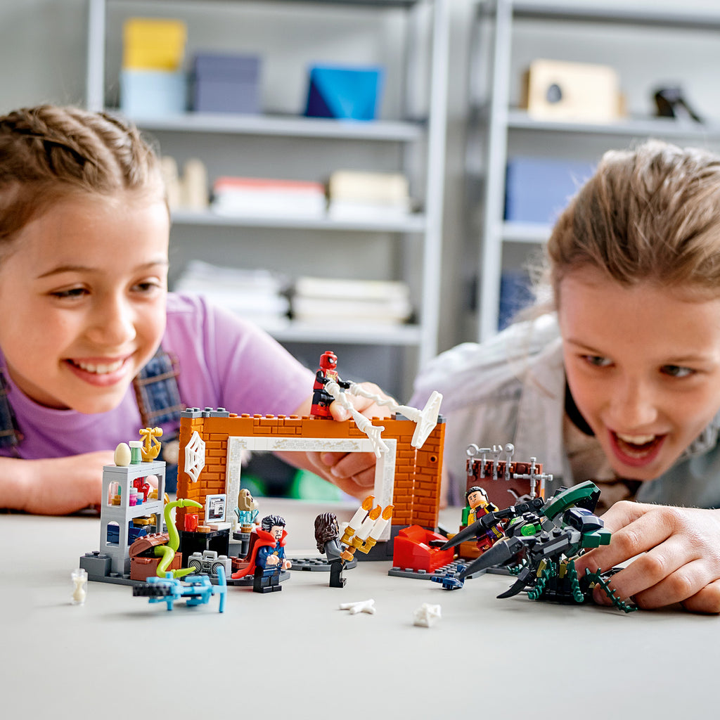 LEGO® Marvel Spider-Man at the Sanctum Workshop - Bộ lắp ráp Siêu Anh Hùng - LEGO 76185 - Góc nhìn khác 3