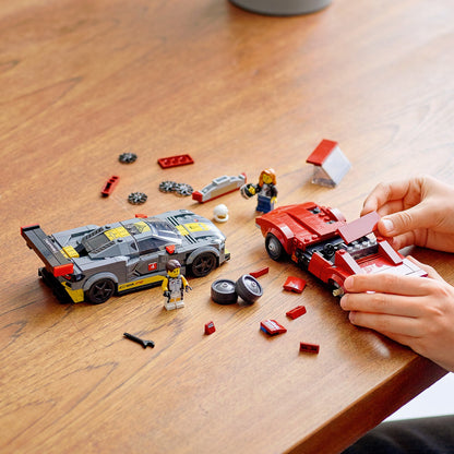 LEGO® Speed Champions Chevrolet Corvette C8.R Race Car and 1968 Chevrolet Corvette - Bộ Đồ Chơi Lắp Ráp Xe Đua 512 Chi Tiết - LEGO 76903 - Góc nhìn khác 3
