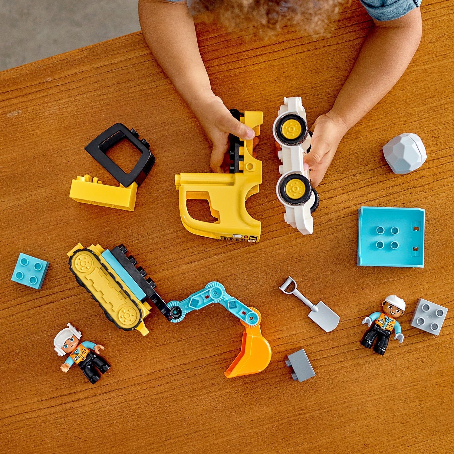 LEGO® DUPLO™ Truck & Tracked Excavator - Đồ Chơi Xe Tải Và Máy Xúc Công Trường - LEGO 10931 - Góc nhìn khác 3