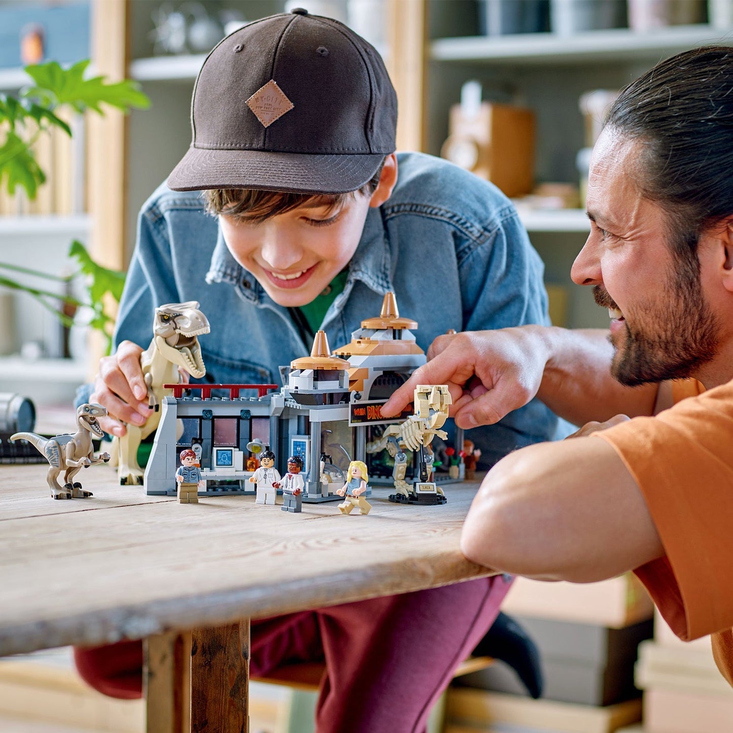 LEGO® Jurassic Park Visitor Center: T. rex & Raptor Attack - Bộ Lắp Ráp Trung Tâm Du Khách Công Viên Kỷ Jura - LEGO 76961 - Góc nhìn khác 3