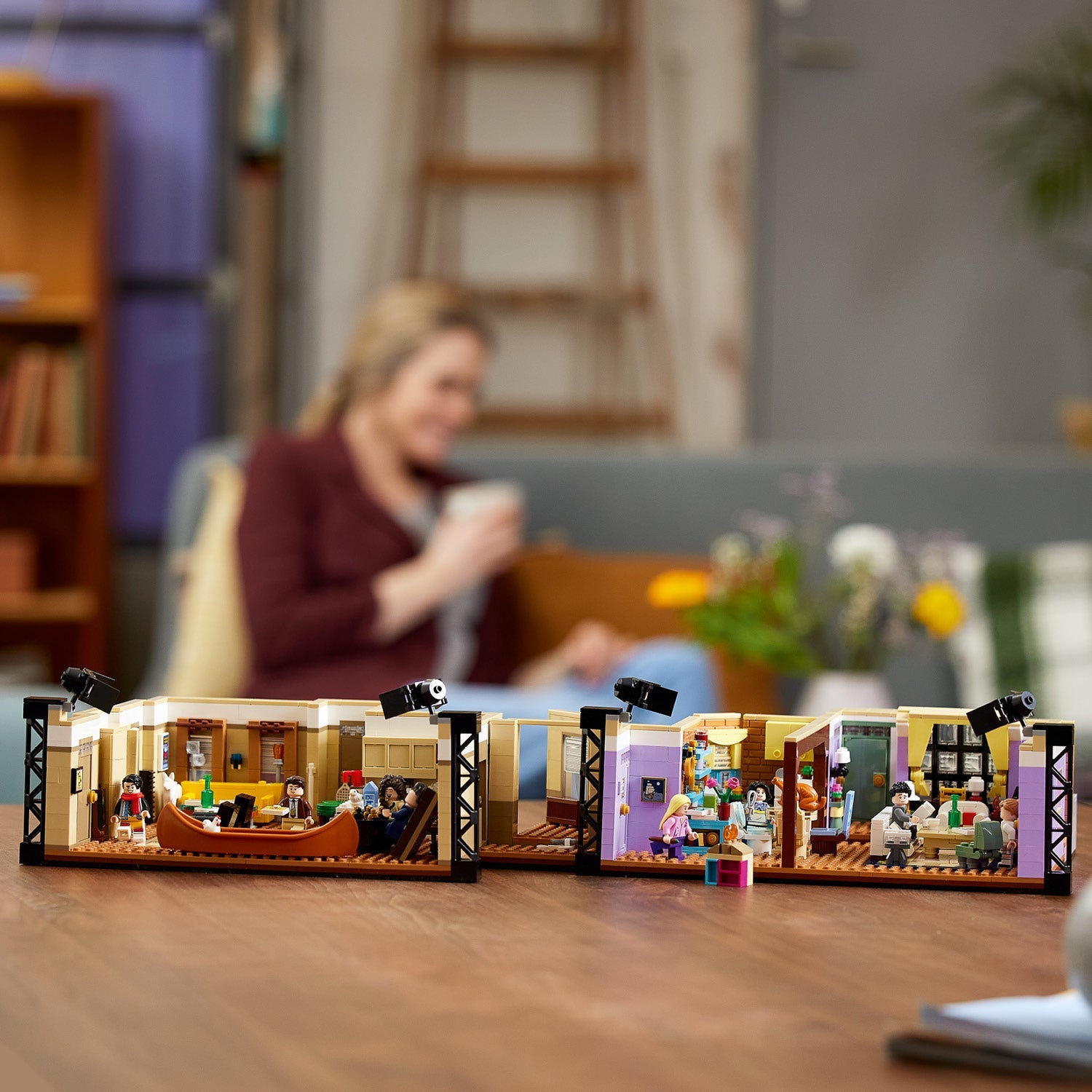 LEGO® Creator Expert The Friends Apartments - Mô hình Lắp ráp Căn hộ Những người bạn - LEGO 10292 - Góc nhìn khác 3