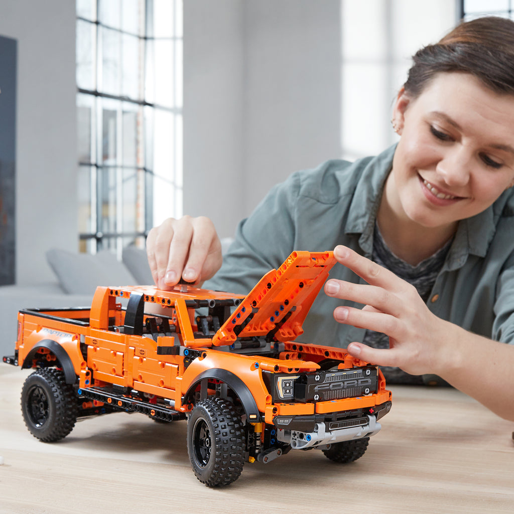 LEGO® Technic™ Ford F-150 Raptor - Mô Hình Xe Bán Tải Ford Raptor (42126) - Hình ảnh bổ sung 4