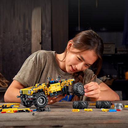 LEGO® Technic™ Jeep® Wrangler - Đồ Chơi Lắp Ráp Xe Địa Hình Jeep Wrangler Rubicon (42122) - Hình ảnh bổ sung 4