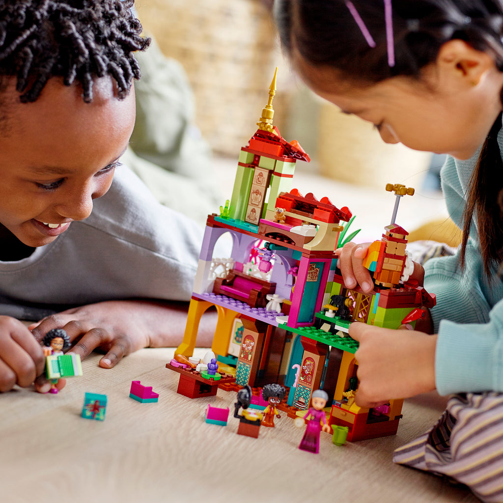 LEGO® Disney™ The Madrigal House - Bộ Lắp Ráp Ngôi Nhà Madrigal Kỳ Diệu (43202) - Hình ảnh bổ sung 4