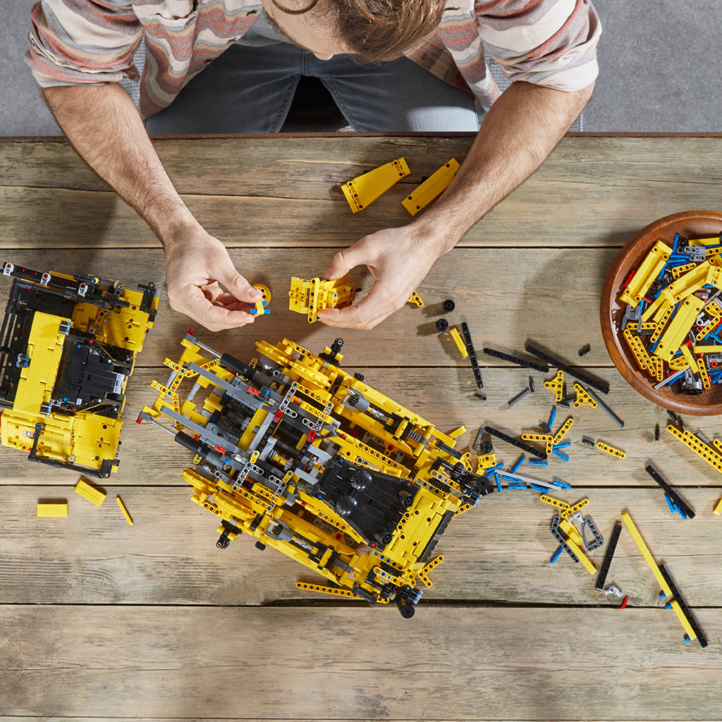 LEGO® Technic™ App-Controlled Cat® D11 Bulldozer - Xe Ủi Đất Điều Khiển Từ Xa - LEGO 42131 - Hình ảnh bổ sung 4