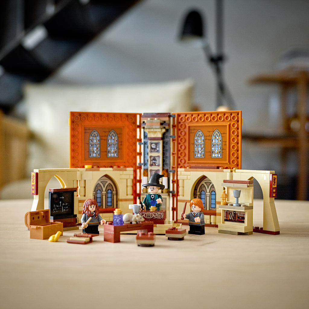 LEGO® Harry Potter Hogwarts™ Moment: Transfiguration Class - Bộ Lắp Ráp Lớp Học Biến Hình (76382) - Góc nhìn khác 3