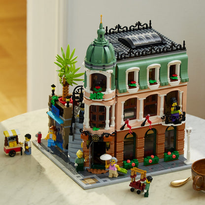 LEGO® Creator Expert Boutique Hotel - Mô hình Khách sạn Cổ điển - LEGO 10297 - Hình ảnh bổ sung 4
