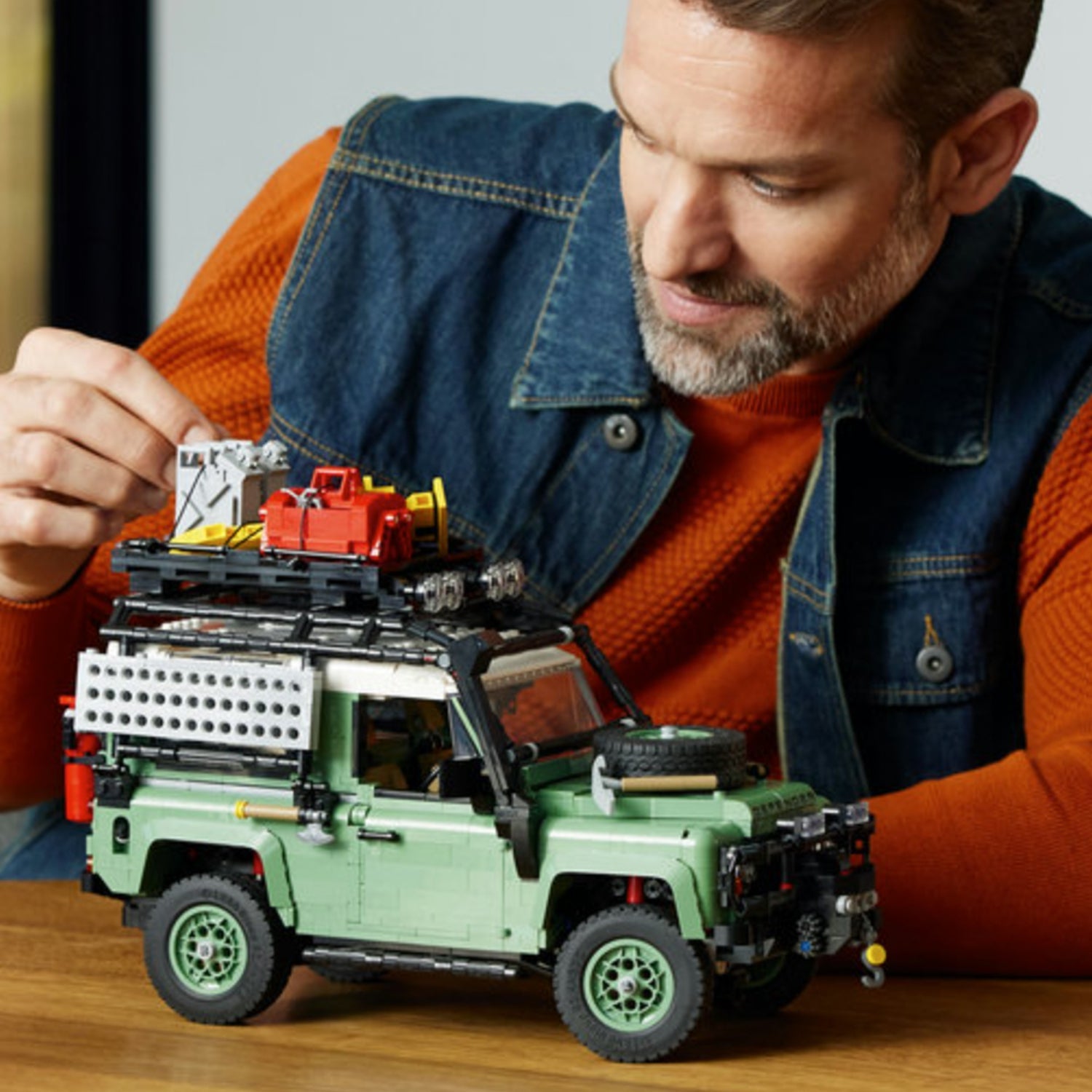 LEGO® ICONS™ Land Rover Classic Defender 90 - Mô Hình Xe Địa Hình Cổ Điển (10317) - LEGO - Góc nhìn khác 3