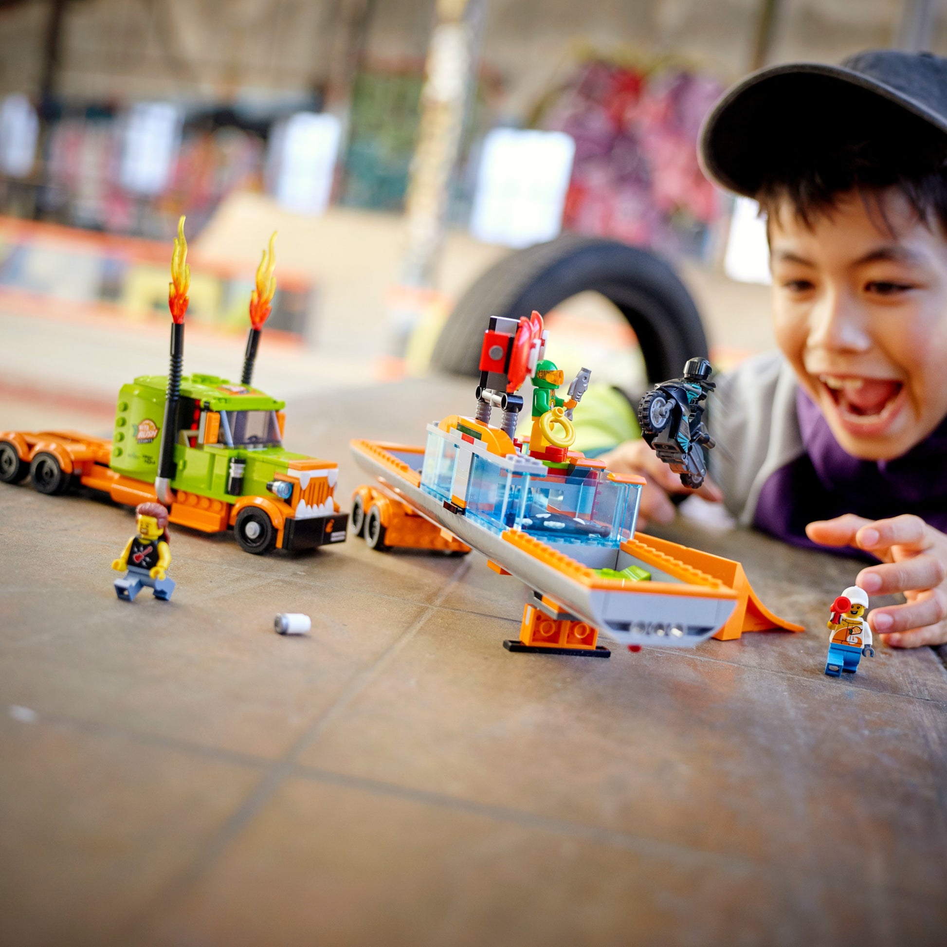 LEGO® City Stunt Show Truck Xe Tải Biểu Diễn Mô Tô Mạo Hiểm 60294 - Hình ảnh bổ sung 4