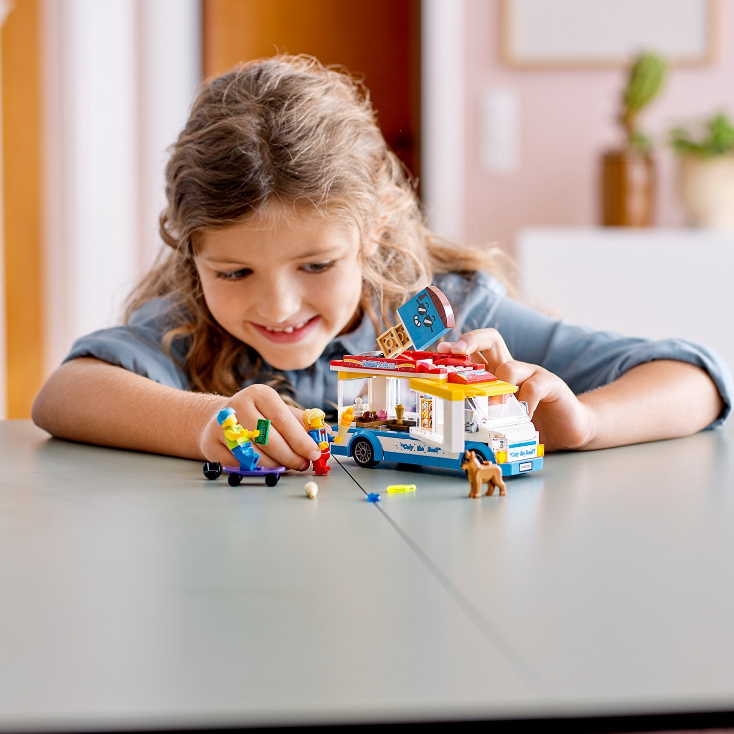 LEGO® City Ice-Cream Truck - Đồ Chơi Xe Kem LEGO 60253 - Hình ảnh bổ sung 4