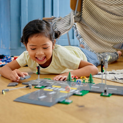 LEGO® City Road Plates - Bộ Miếng Ghép Lộ Trình Thành Phố - LEGO 60304 - Hình ảnh bổ sung 4