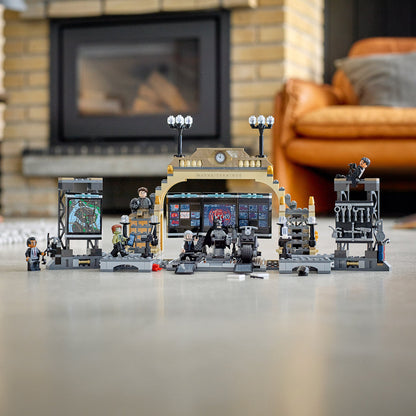 LEGO® DC Batman™ Batcave™: The Riddler™ Face-off - Bộ Đồ Chơi Lắp Ráp Hang Dơi LEGO 76183 - Hình ảnh bổ sung 5