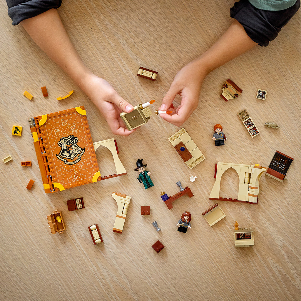 LEGO® Harry Potter Hogwarts™ Moment: Transfiguration Class - Bộ Lắp Ráp Lớp Học Biến Hình (76382) - Hình ảnh bổ sung 4