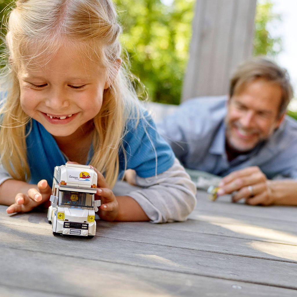 LEGO® City Holiday Camper Van - Đồ Chơi Lắp Ráp Xe Cắm Trại Nghỉ Dưỡng - LEGO 60283 - Góc nhìn khác 3