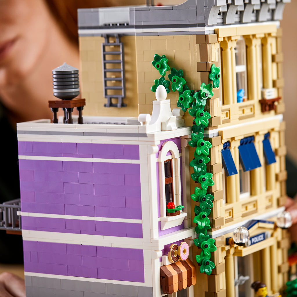 LEGO® Creator Expert Police Station - Mô hình Lắp ráp Trạm Cảnh Sát - LEGO 10278 - Hình ảnh bổ sung 4