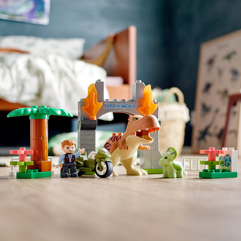 LEGO® DUPLO™ T. rex and Triceratops Dinosaur Breakout - Đồ chơi lắp ráp khủng long LEGO 10939 - Hình ảnh bổ sung 5