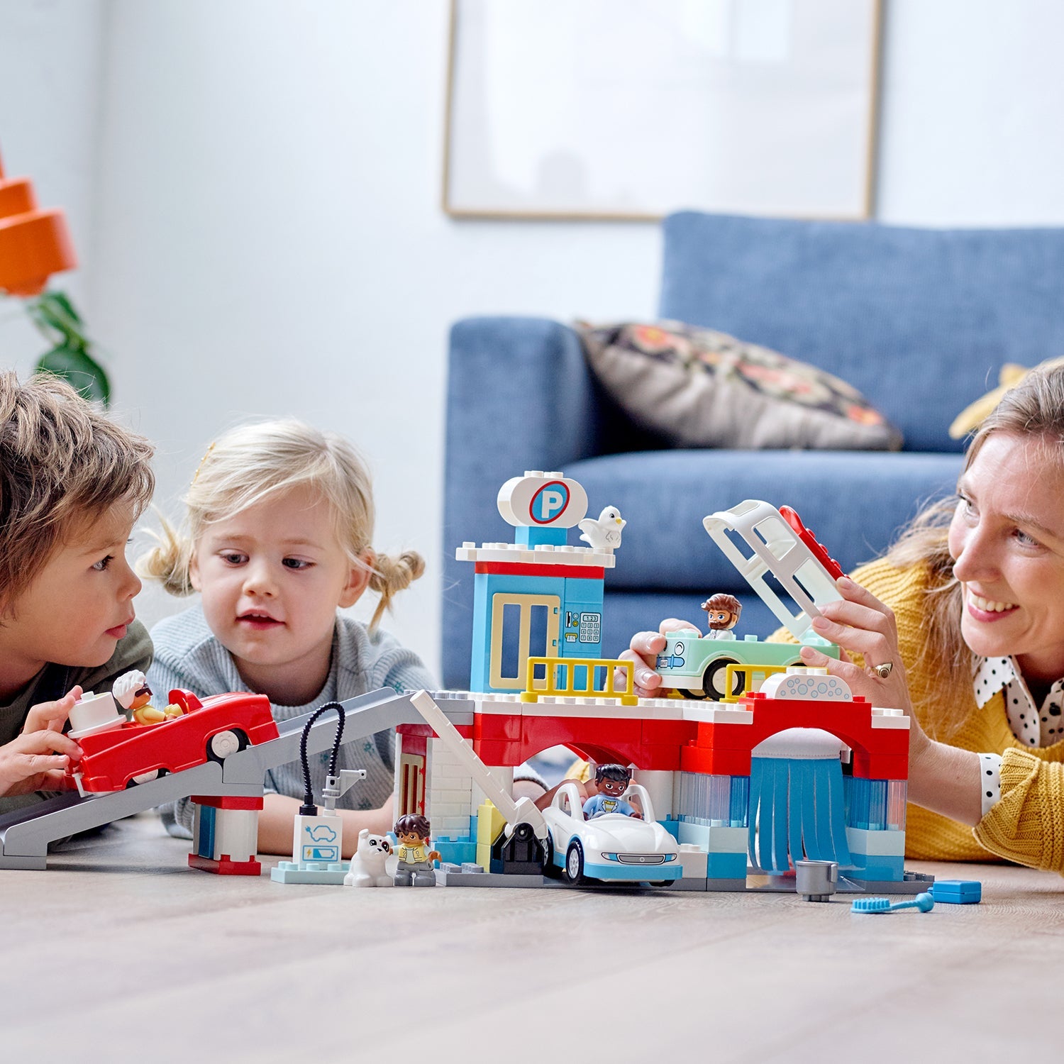 LEGO® DUPLO™ Parking Garage and Car Wash - Bộ Đồ Chơi Gara Đỗ Xe và Trạm Rửa Xe - LEGO 10948 - Hình ảnh bổ sung 5