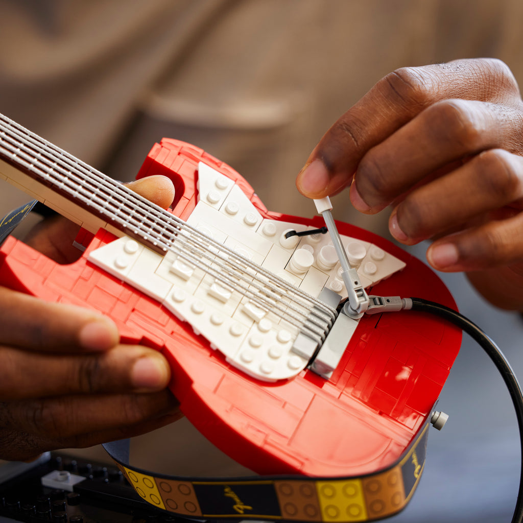 LEGO® Ideas Fender® Stratocaster™ - Bộ Lắp Ráp Mô Hình Guitar Điện LEGO 21329 LEGO - ảnh 2 - LEGO Ideas