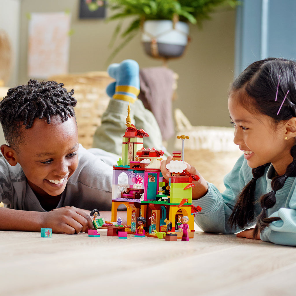 LEGO® Disney™ The Madrigal House - Bộ Lắp Ráp Ngôi Nhà Madrigal Kỳ Diệu (43202)