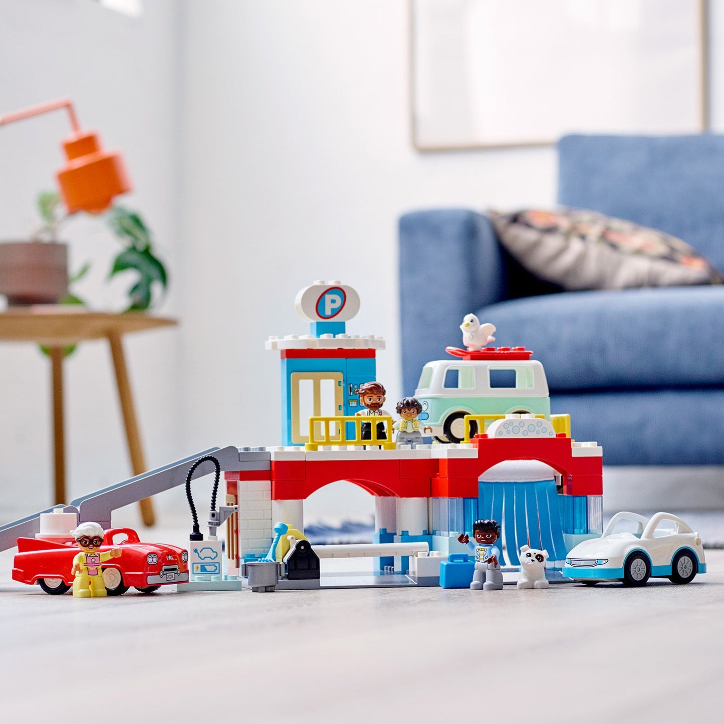 LEGO® DUPLO™ Parking Garage and Car Wash - Bộ Đồ Chơi Gara Đỗ Xe và Trạm Rửa Xe - LEGO 10948 - Hình ảnh bổ sung 6