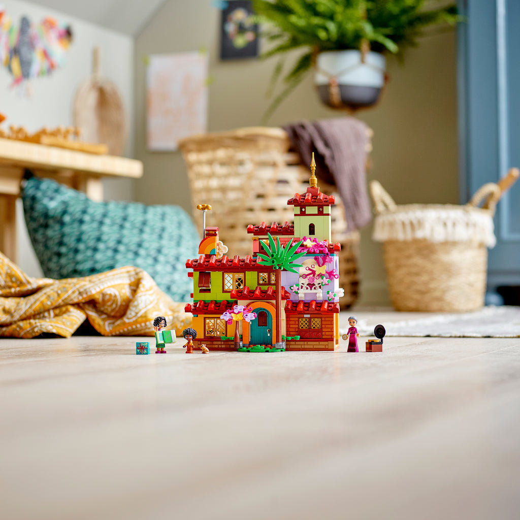LEGO® Disney™ The Madrigal House - Bộ Lắp Ráp Ngôi Nhà Madrigal Kỳ Diệu (43202) LEGO - ảnh 5 - LEGO Disney Princess